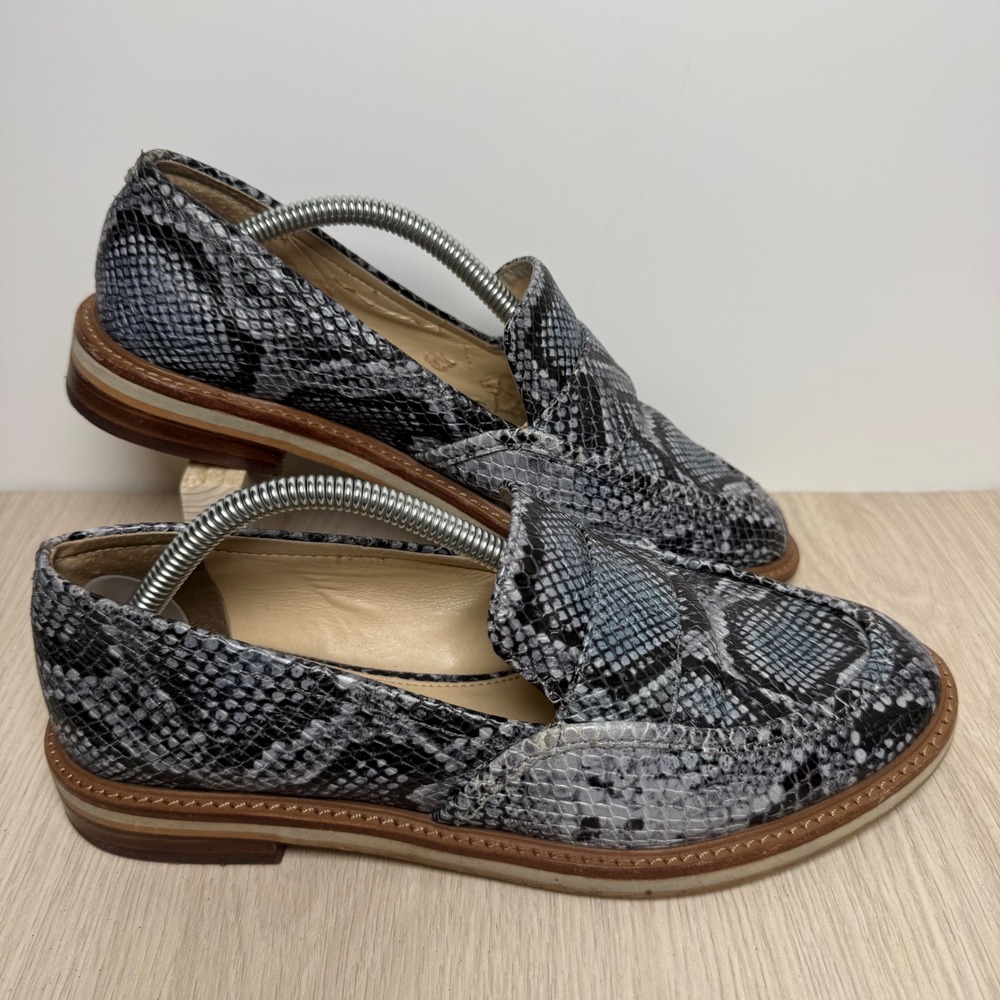 Loafers Vince Camuto Women 6.5 Grey Snakeskin Leather Jorda Penny Flats